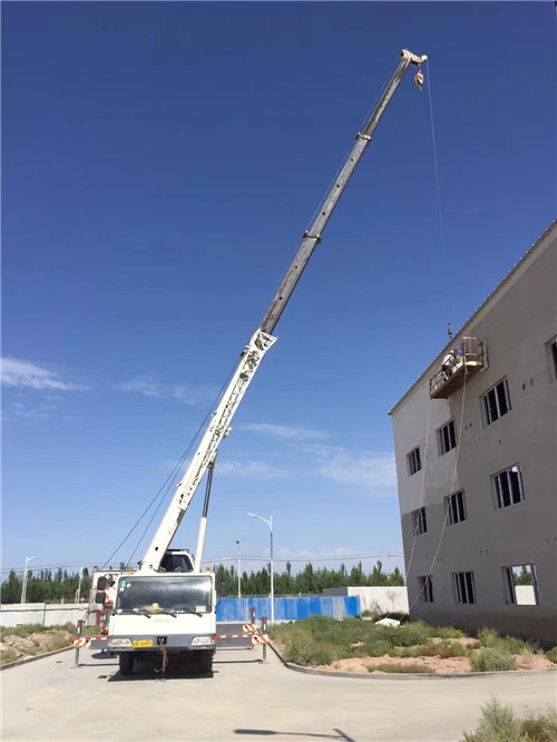 榆树市“轻装强干”—— 吊车的 “轻量化臂架” 技术